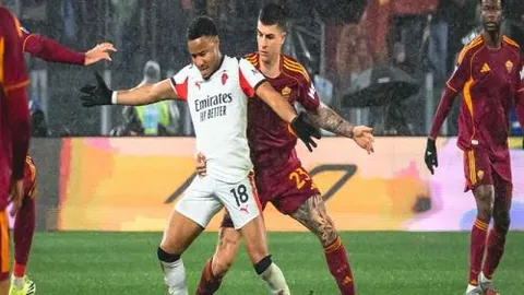 成都世界运动会“竹梦”火炬首次闪耀点亮