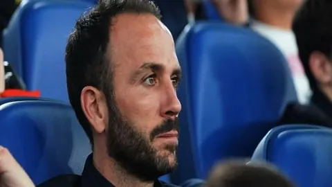 哈尔滨出租车司机苦练“Small Barbie Q”技能，迎接亚冬会各国游客